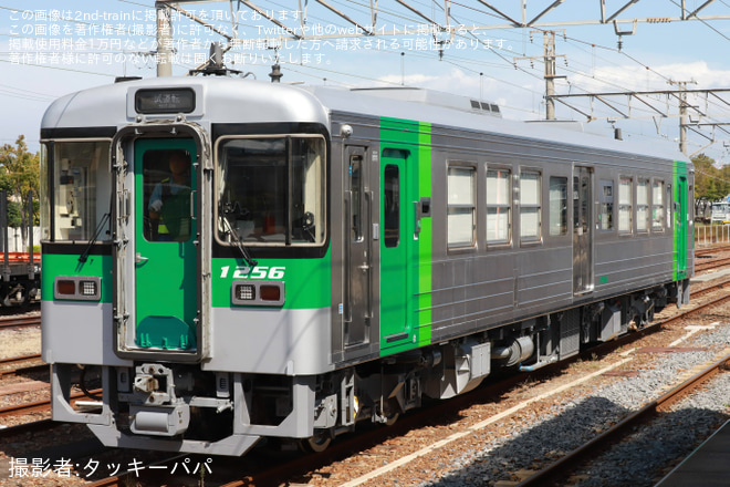 多度津駅で撮影された【JR四】1200形が全般検査を終えて多度津工場出場