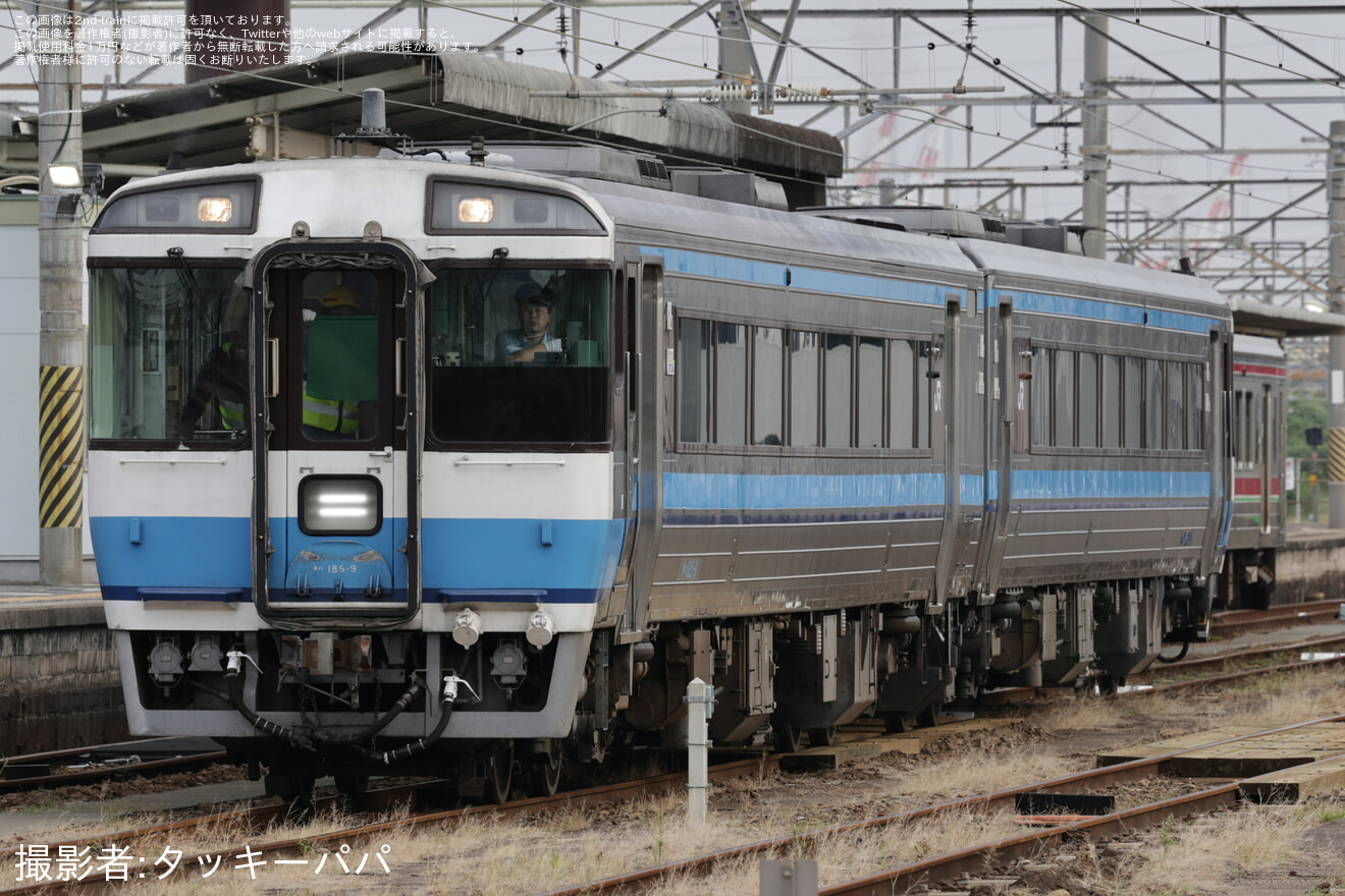【JR四】キハ185系キハ185-9+キハ185-1017が多度津工場入場の拡大写真