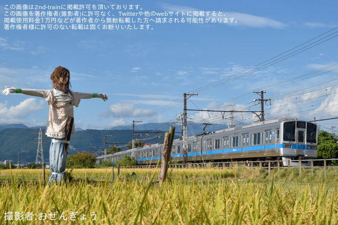 栢山～富水間で撮影された【小田急】2000形2057F(2057×8)定期運用では入線しない小田原へ