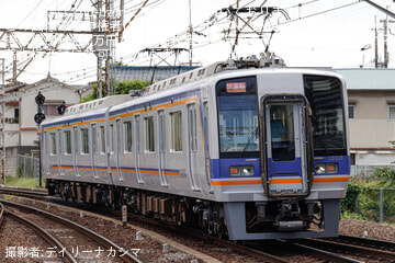 特価南海 南海】南海創業140周年のヘッドマークが取り付けられ3000系3519F