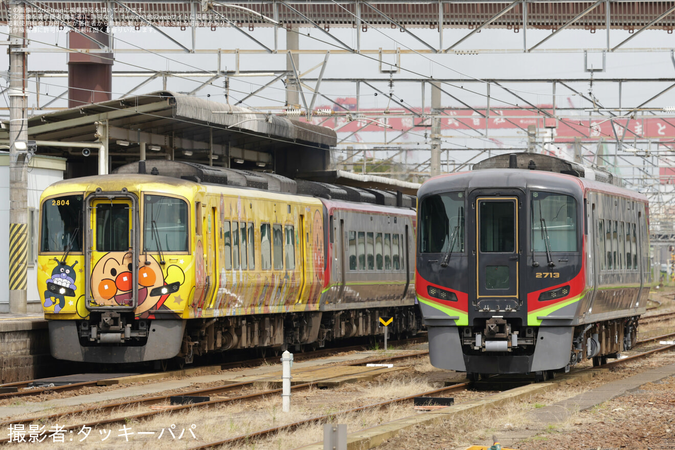 【JR四】2700系2713が検査を終えて多度津工場出場の拡大写真