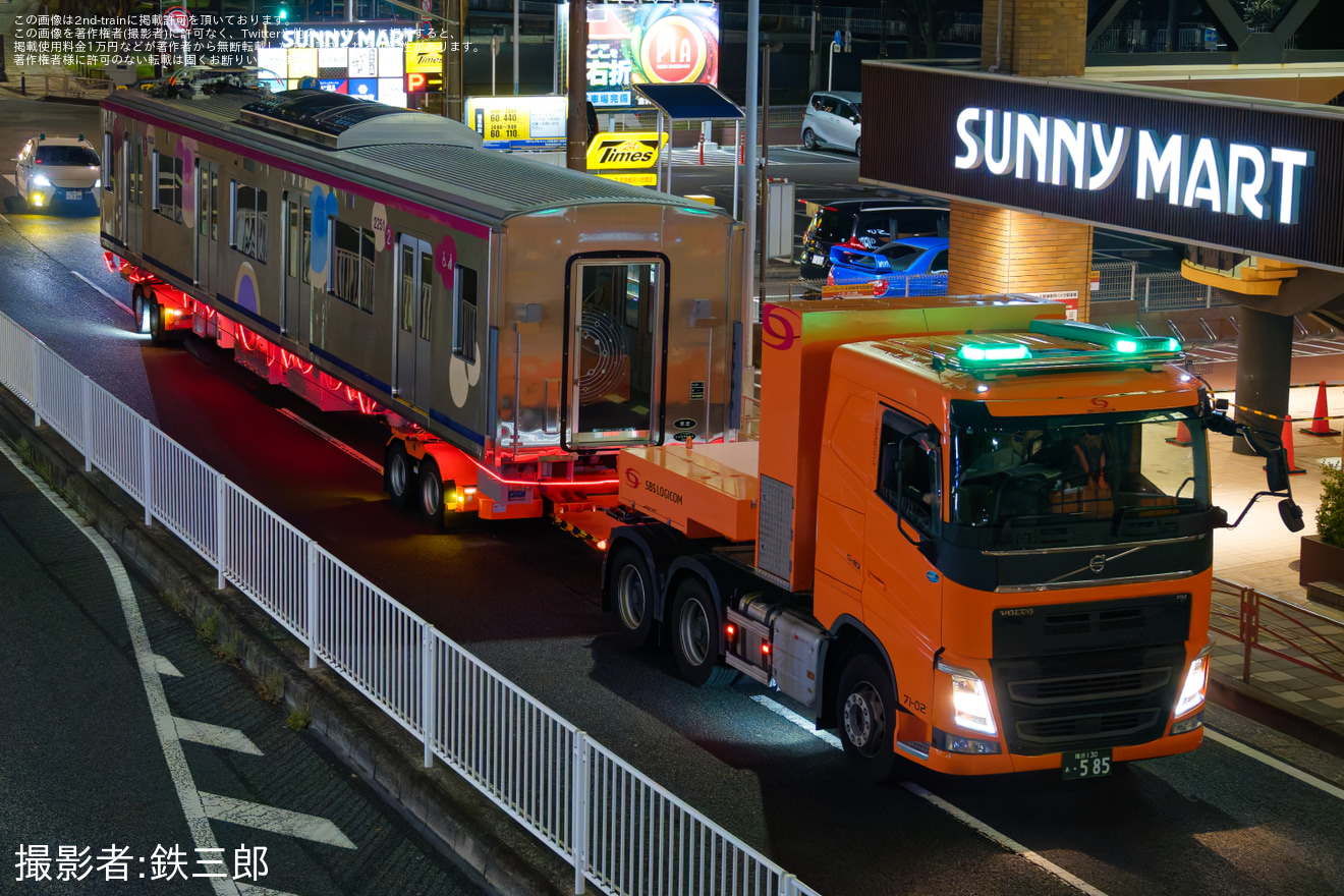 【京王】新型車両2000系 J-TREC横浜事業所出場陸送スタートの拡大写真