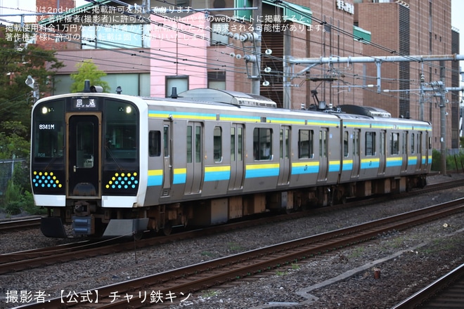 【JR東】E131系R08編成大宮総合車両センター入場回送を高田馬場〜目白間で撮影した写真