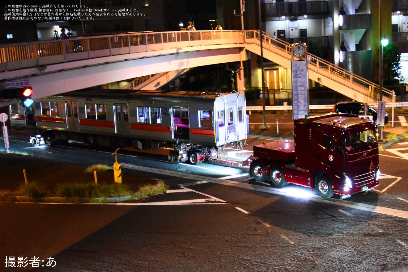 【東急】9000系9007Fの中間車だったデハ9407号車が廃車陸送の拡大写真