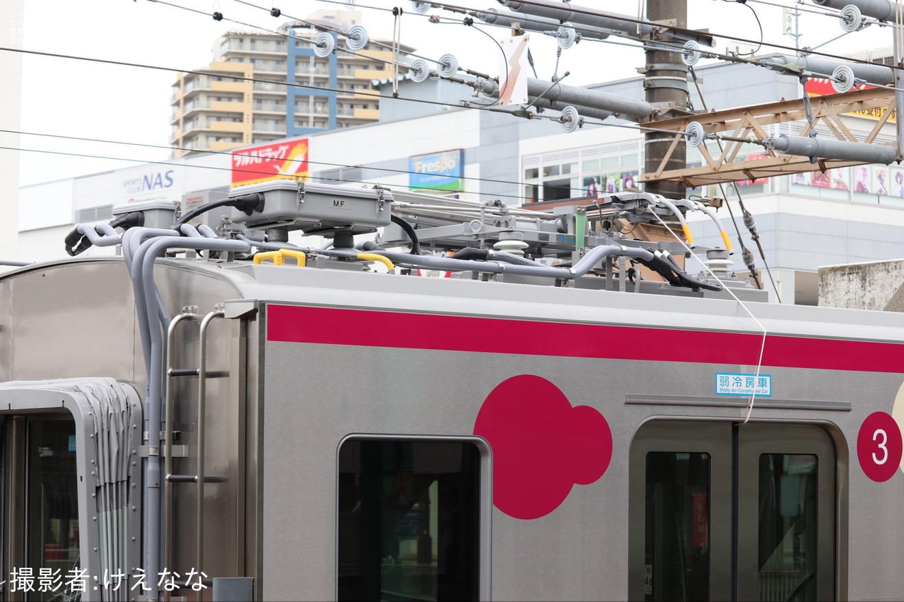 【京王】2000系第1編成(2701F)の 2651号車、2201号車が構内入換の拡大写真