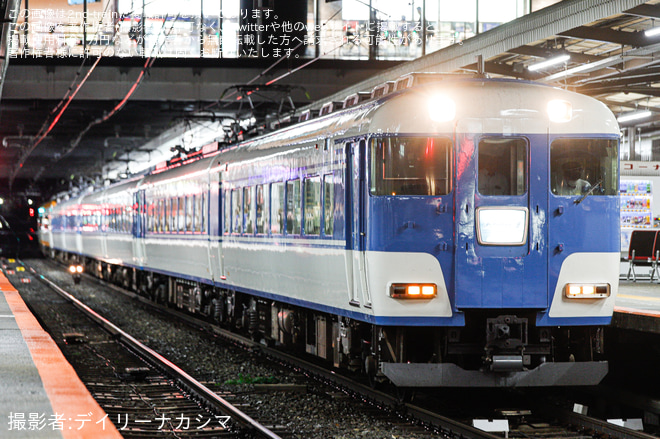 【近鉄】15200系・22600系による8両編成の団体臨時列車を大和西大寺駅で撮影した写真