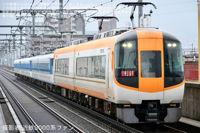 【近鉄】15200系・22600系による8両編成の団体臨時列車を若江岩田駅で撮影した写真