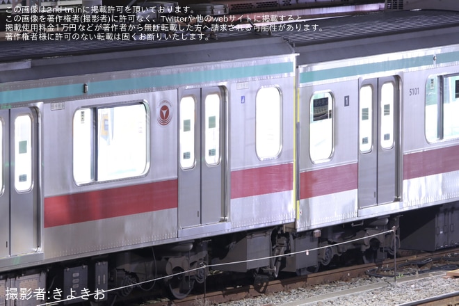 梶ヶ谷駅付近で撮影された【東急】5000系5101Fと2020系2135Fが衝突・脱線
