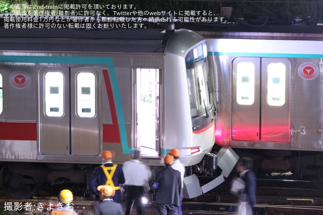 梶ヶ谷駅付近で撮影された【東急】5000系5101Fと2020系2135Fが衝突・脱線