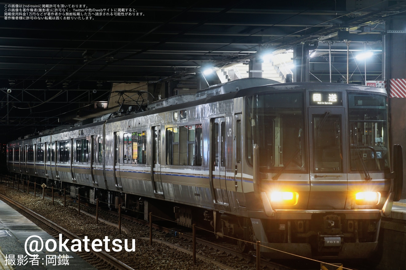 【JR西】223系V15編成が伯備線経由で後藤総合車両所本所へ入場回送の拡大写真