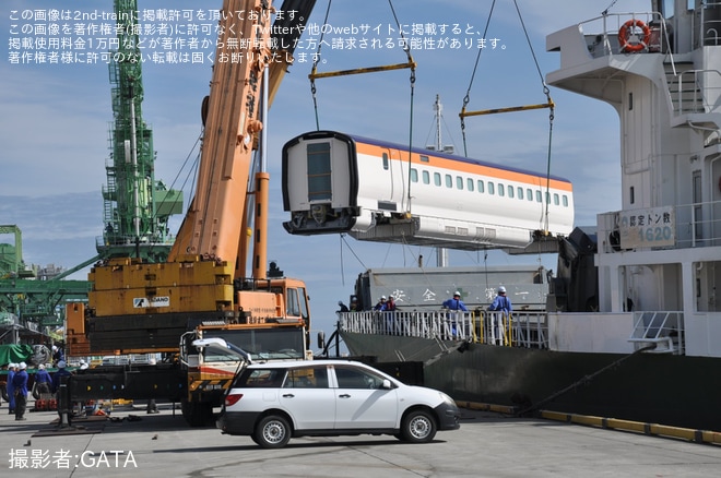 【JR東】E8系G15編成が仙台港へ陸揚げ済みな様子が目撃を不明で撮影した写真