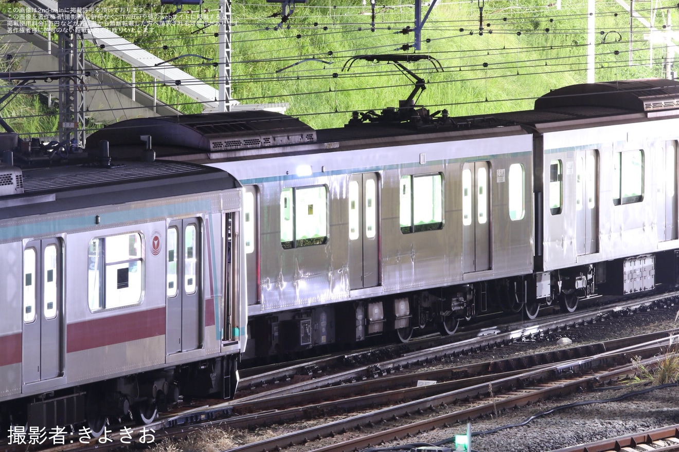 【東急】5000系5101Fと2020系2135Fが衝突・脱線の拡大写真