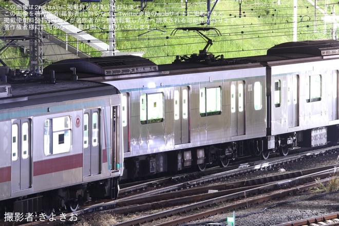 梶ヶ谷駅付近で撮影された【東急】5000系5101Fと2020系2135Fが衝突・脱線