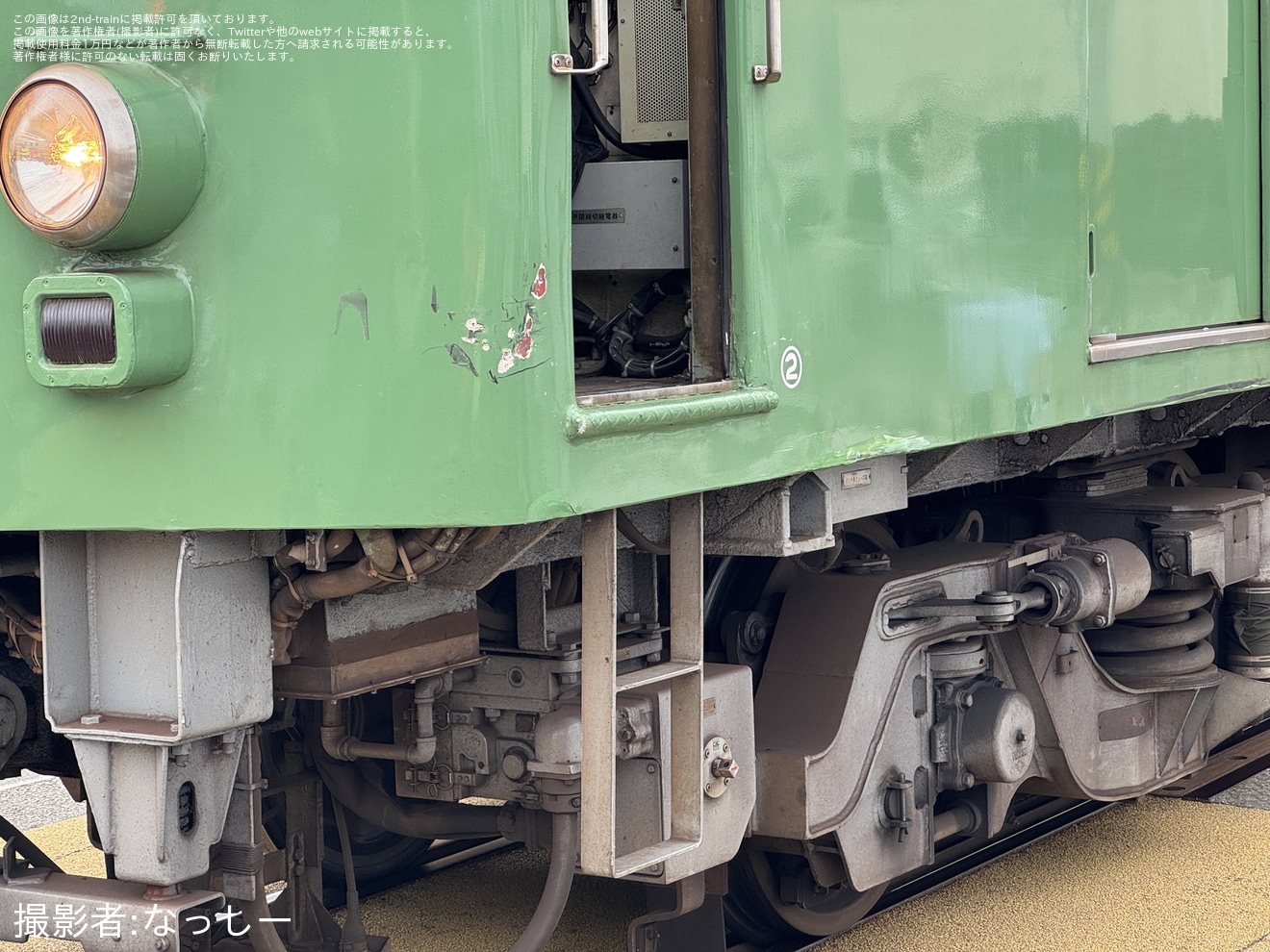 【江ノ電】300形305編成が車と接触事故の拡大写真