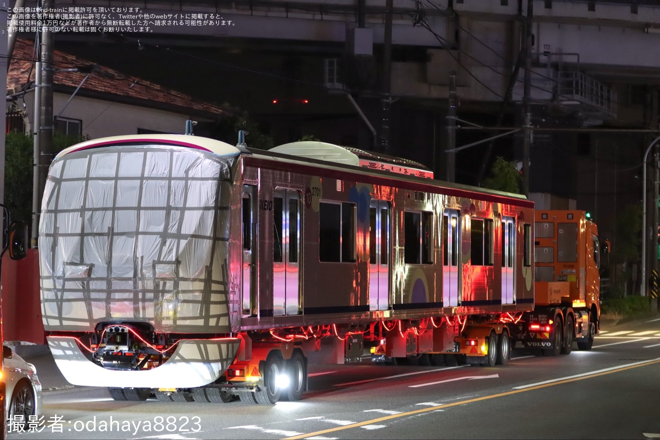 【京王】2000系第1編成(2701F)の 2701号車、2001号車が陸送の拡大写真