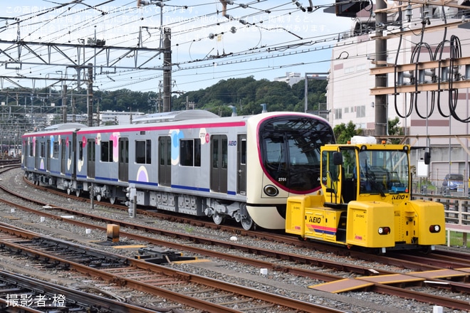 若葉台駅で撮影された【京王】2000系第1編成(2701F)の 2701号車、2001号車が構内入換