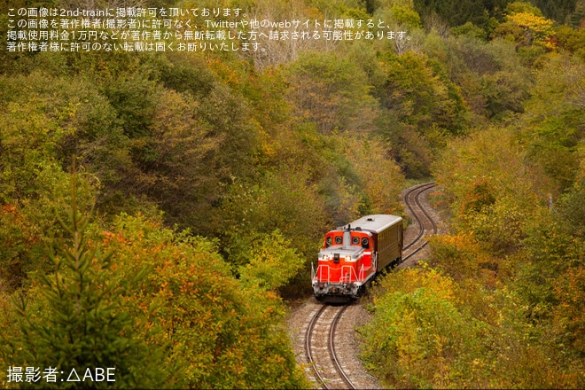 【JR北】富良野・美瑛ノロッコ号用のオハテフ510-2釧路運輸車両所入場回送を不明で撮影した写真