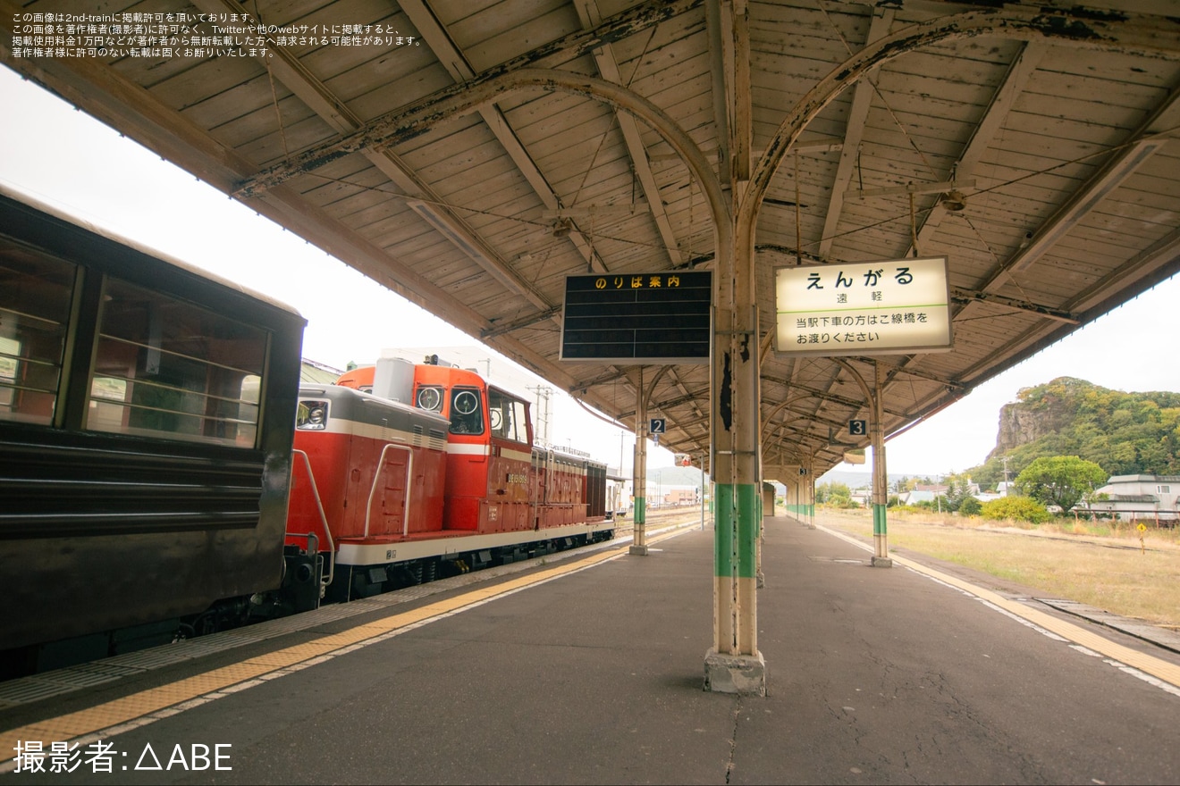 【JR北】富良野・美瑛ノロッコ号用のオハテフ510-2釧路運輸車両所入場回送の拡大写真