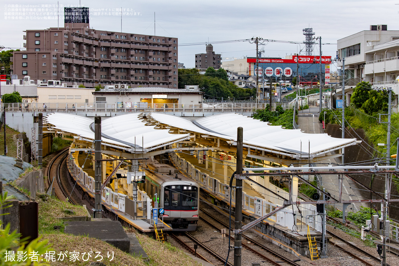 【東急】梶が谷駅5番線の使用が停止されている影響で用賀折り返しが発生中の拡大写真