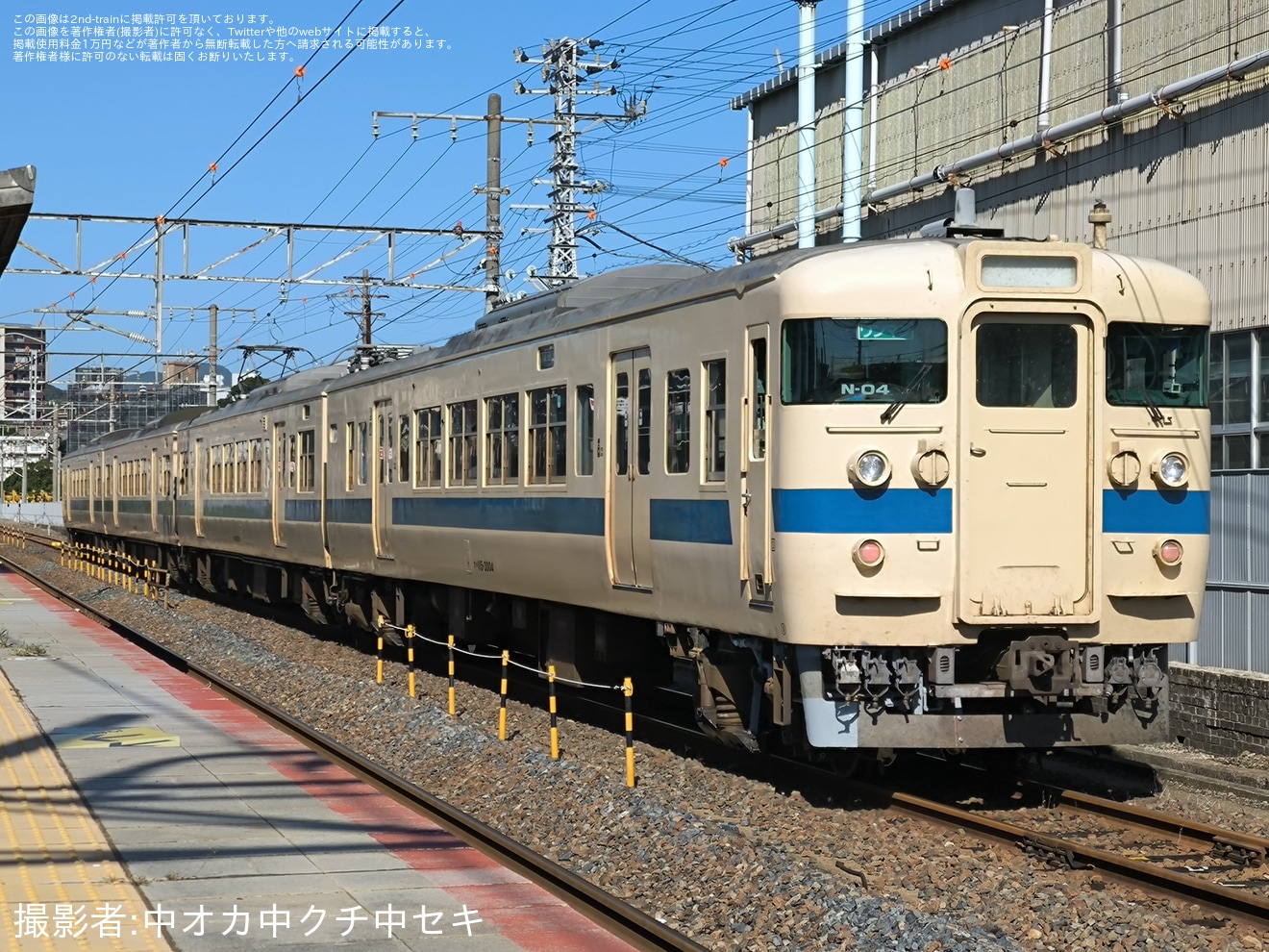 【JR西】115系N-04編成(瀬戸内色)が踏切事故後の修繕を終えて構内試運転の拡大写真