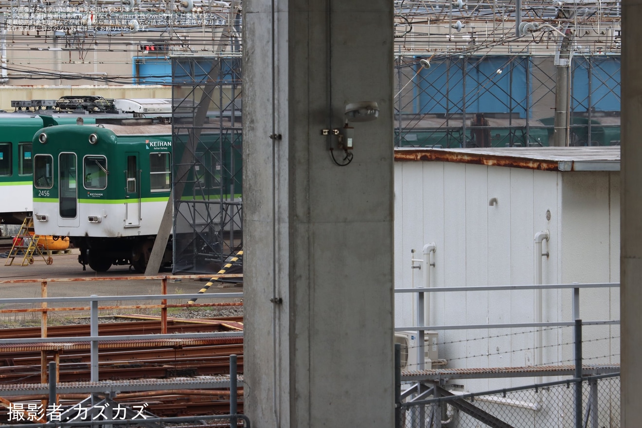 【京阪】2400系2456Fの京都方ユニットが解体の拡大写真