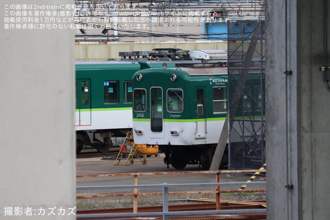寝屋川車庫で撮影された【京阪】2400系2456Fの京都方ユニットが解体