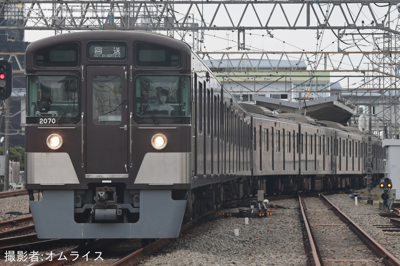 【西武】2000系2069F(西武鉄道創立110周年記念トレイン) 新宿線へ転属回送の拡大写真