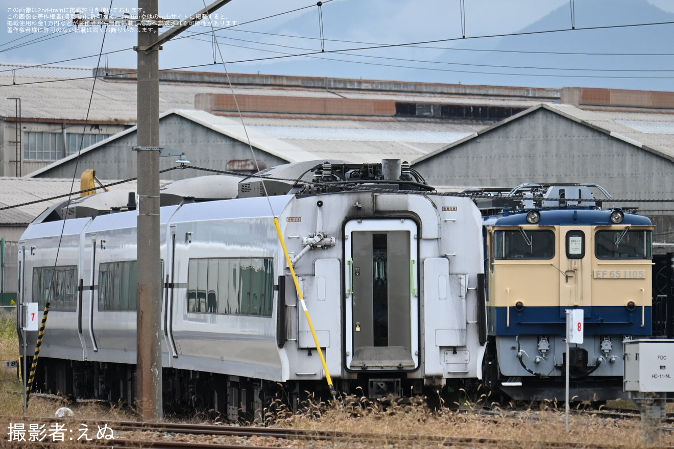 【JR東】E353系S106編成が廃車・解体となる車両の置き場へ移動の拡大写真