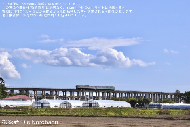 【JR北】キハ143系が函館から返却回送を七飯〜大沼間で撮影した写真
