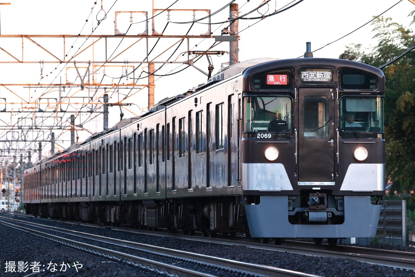 【西武】2000系2069F(西武鉄道創立110周年記念トレイン) 新宿線へ転属し運用開始の拡大写真