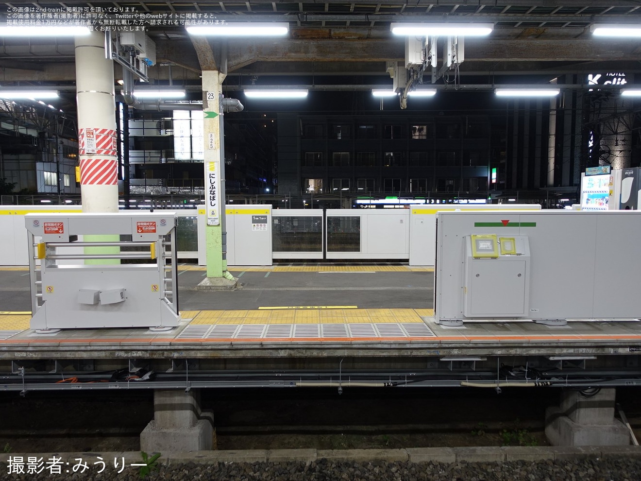【JR東】西船橋駅の2番線にホームドアが設置の拡大写真