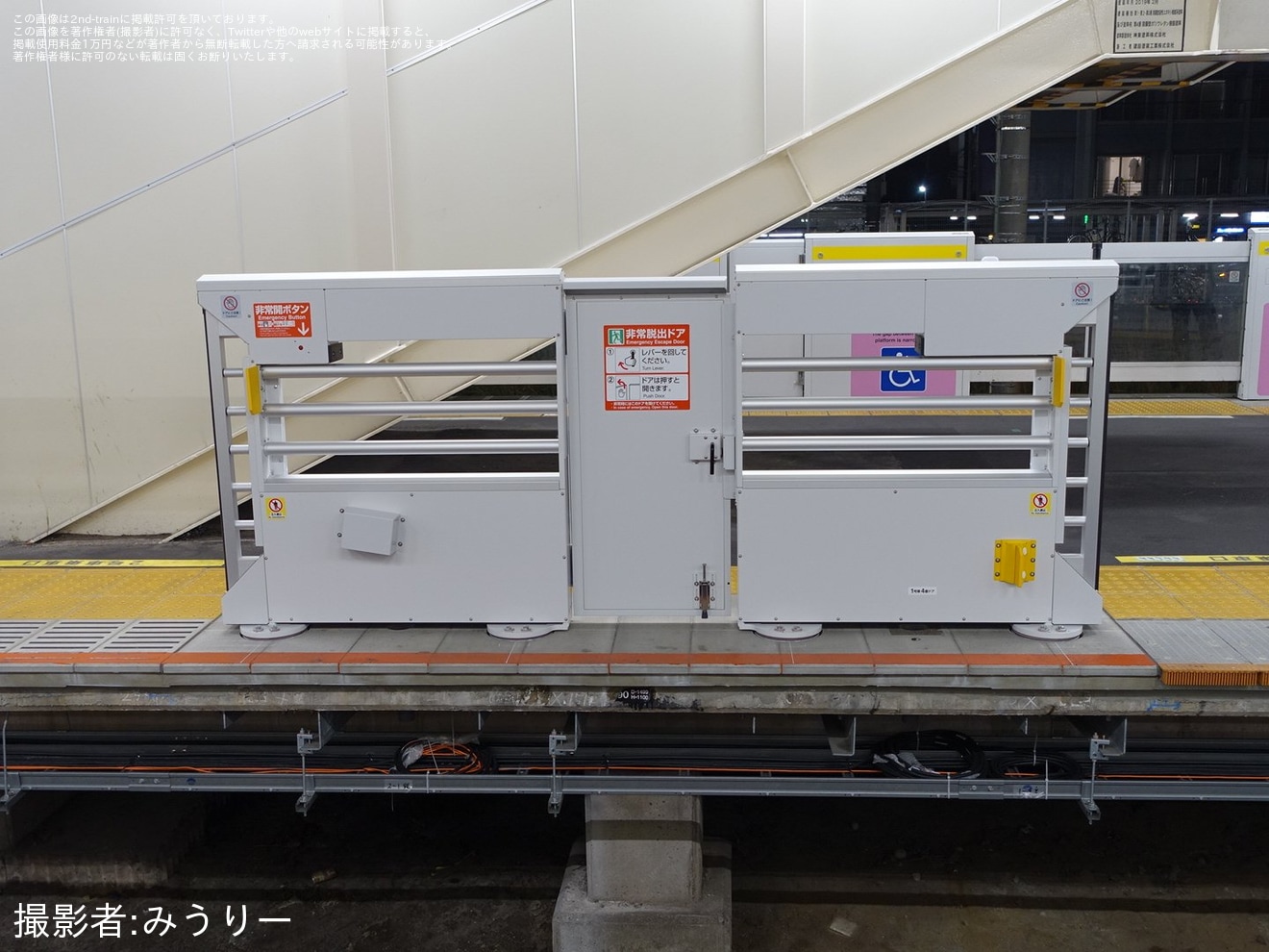 【JR東】西船橋駅の2番線にホームドアが設置の拡大写真