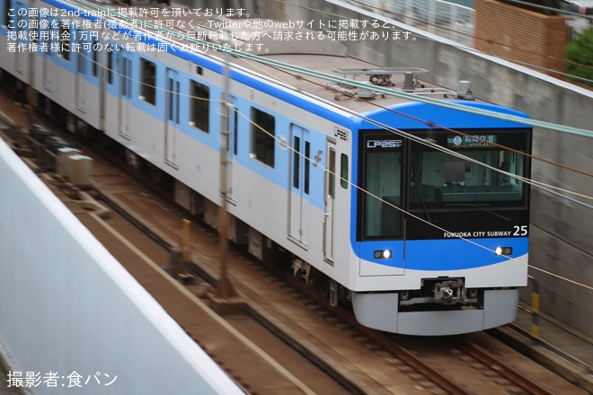 【福市交】4000系4125Fへローレル賞装飾「LP25」を取り付け復帰を不明で撮影した写真