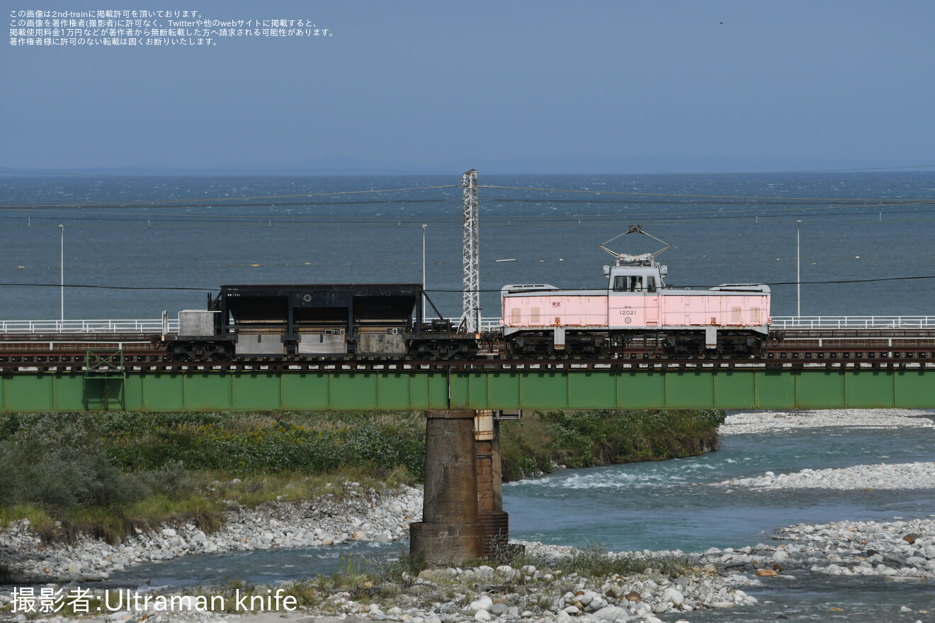 【地鉄】鉄道ファンの有志で富山地方鉄道デキ12021フォトランが実施(202510)の拡大写真