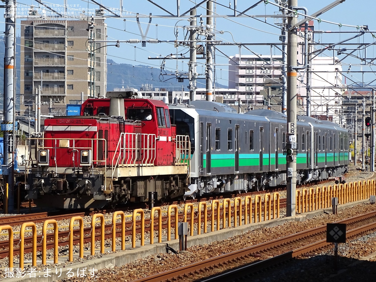 【JR東】HB-E220系(HB-E221/222-8・HB-E221/222-9)川崎車両出場甲種輸送の拡大写真