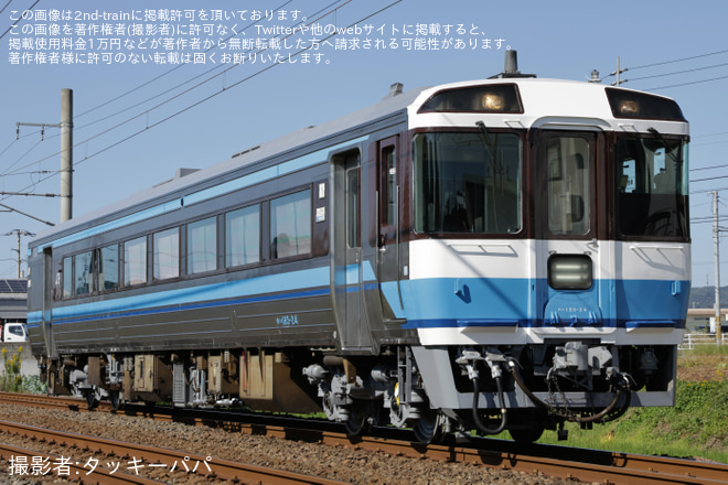 【JR四】キハ185系キハ185-24が検査を終えて多度津工場出場を讃岐府中～鴨川間で撮影した写真