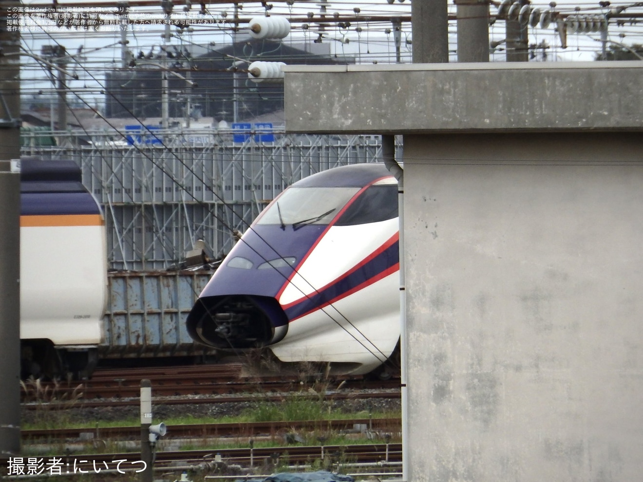 【JR東】E3系L70編成が新潟新幹線車両センターの解体線で解体中の拡大写真