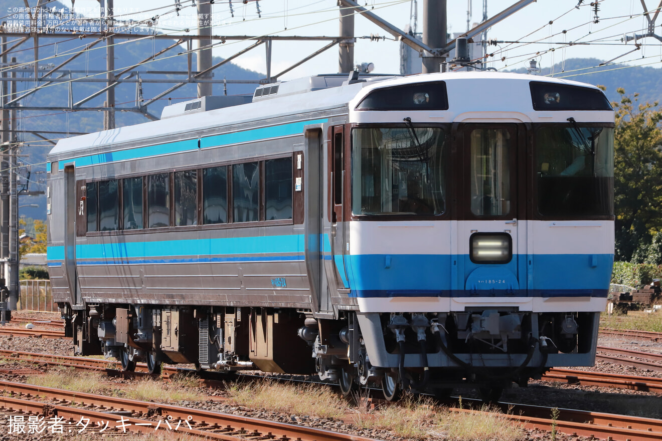 【JR四】キハ185系キハ185-24が検査を終えて多度津工場出場の拡大写真