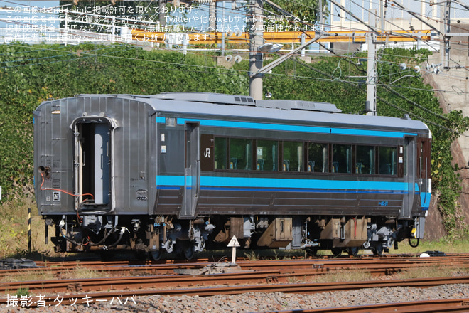 【JR四】キハ185系キハ185-24が検査を終えて多度津工場出場を多度津駅で撮影した写真