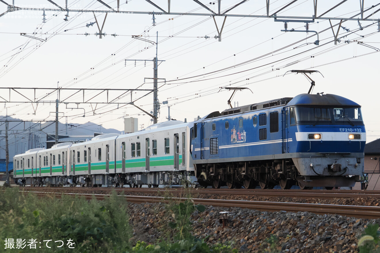 【JR東】HB-E220系(HB-E221/222-8・HB-E221/222-9)川崎車両出場甲種輸送の拡大写真