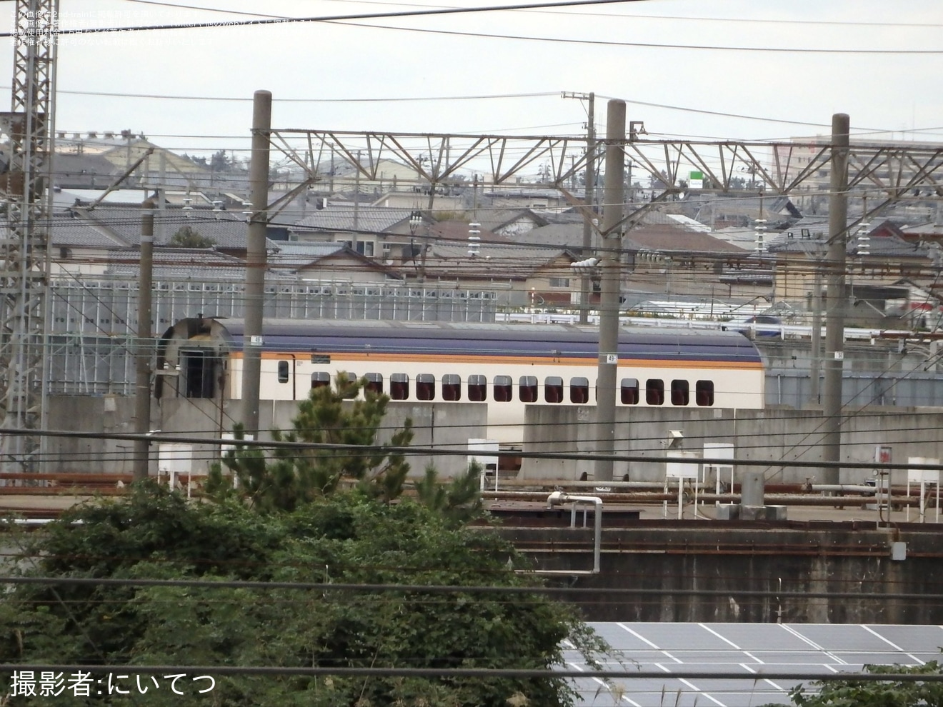 【JR東】E3系L70編成が新潟新幹線車両センターの解体線で解体中の拡大写真