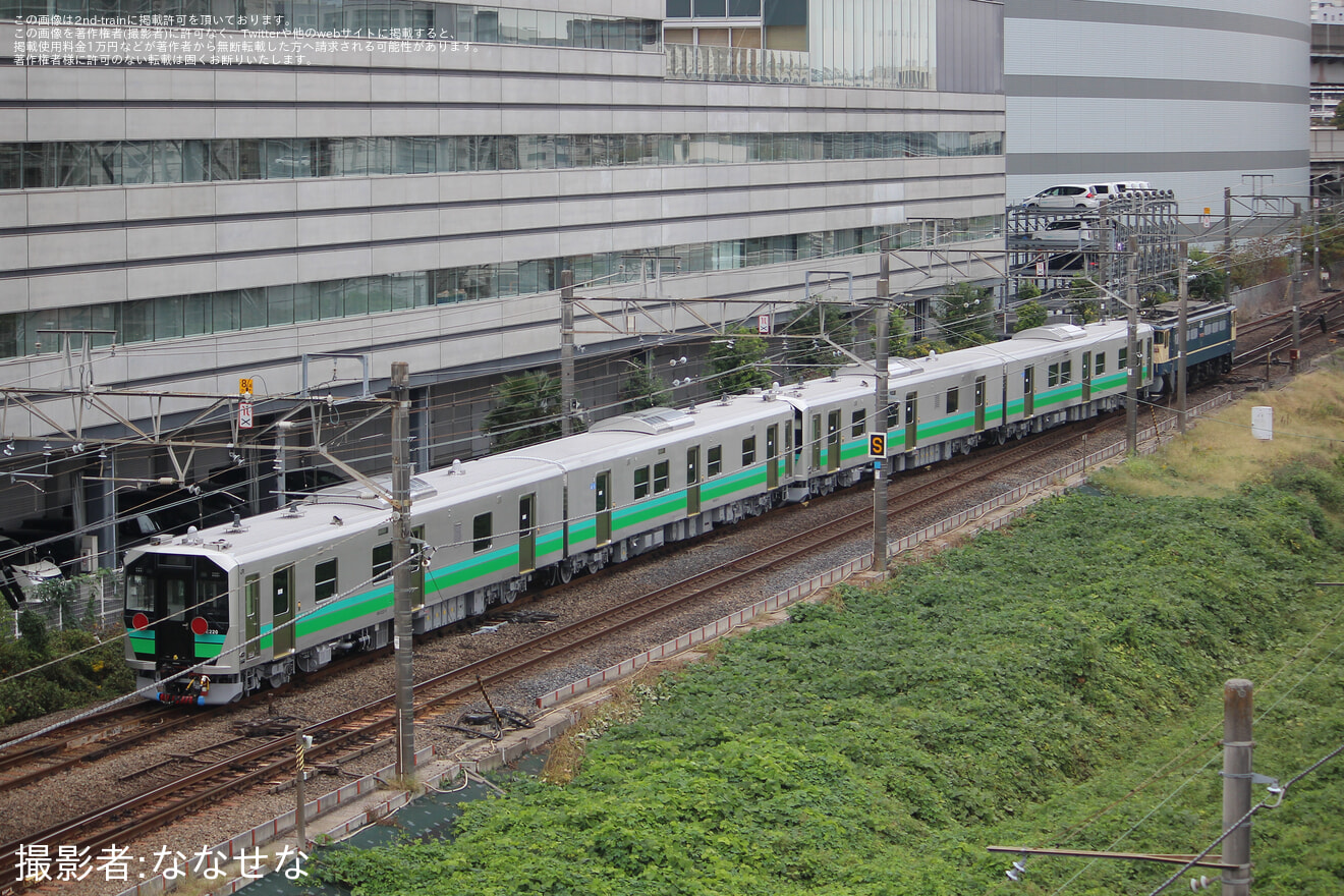 【JR東】HB-E220系(HB-E221/222-8・HB-E221/222-9)川崎車両出場甲種輸送の拡大写真