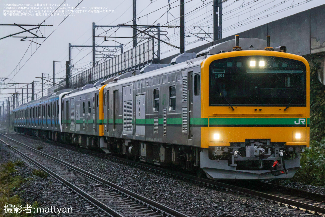 【JR東】E131系800番台(N3編成)が新潟車両センターから配給輸送の拡大写真