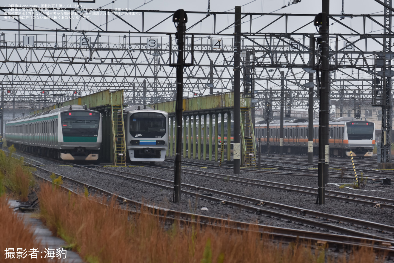 【JR東】E233系0番台トタ青666編成を使用した団体臨時列車「国分寺ひまわり号」運転の拡大写真