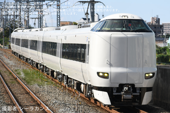 【JR西】真っ白な287系HC601編成吹田総合車両所本所出場試運転をJR総持寺駅で撮影した写真