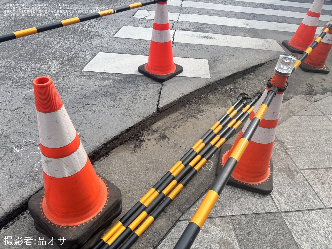 【JR海】リニア中央新幹線 第一首都圏トンネル(北品川工区)でシールド機先端付近にて道路隆起とアスファルトに亀裂の拡大写真