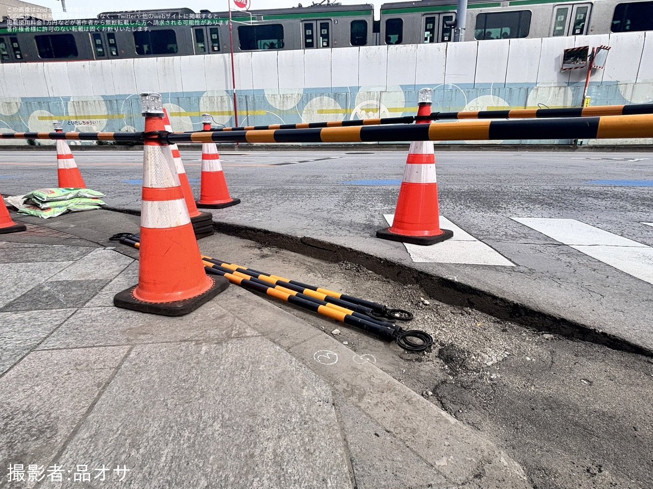 【JR海】リニア中央新幹線 第一首都圏トンネル(北品川工区)でシールド機先端付近にて道路隆起とアスファルトに亀裂の拡大写真