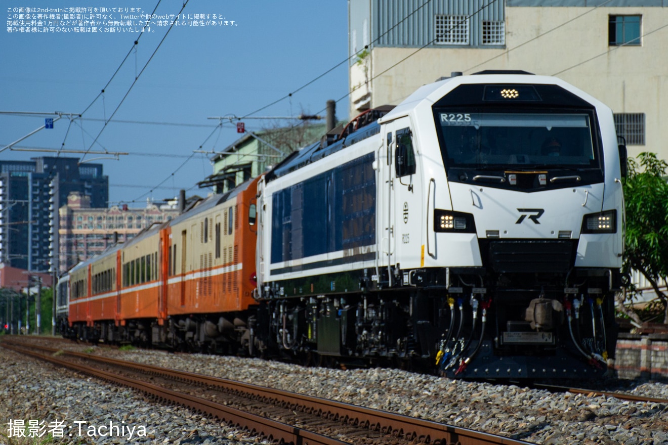 【台鉄】R225[彰]+PBK+莒光号客車3両+R224[彰]が送り込みのため回送の拡大写真