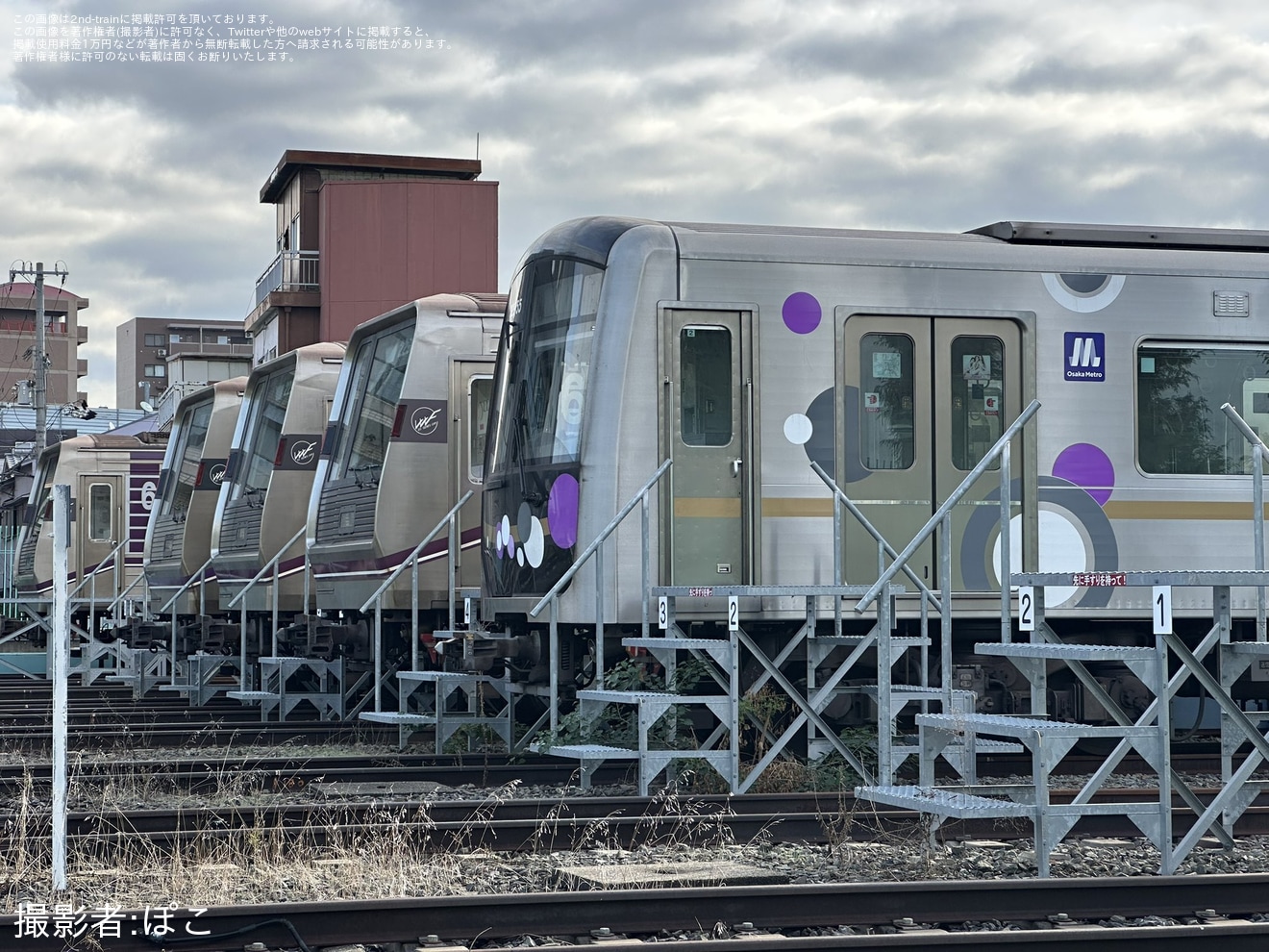 【大阪メトロ】30000A系32655Fが、谷町線仕様の姿で大日検車場で留置中の拡大写真