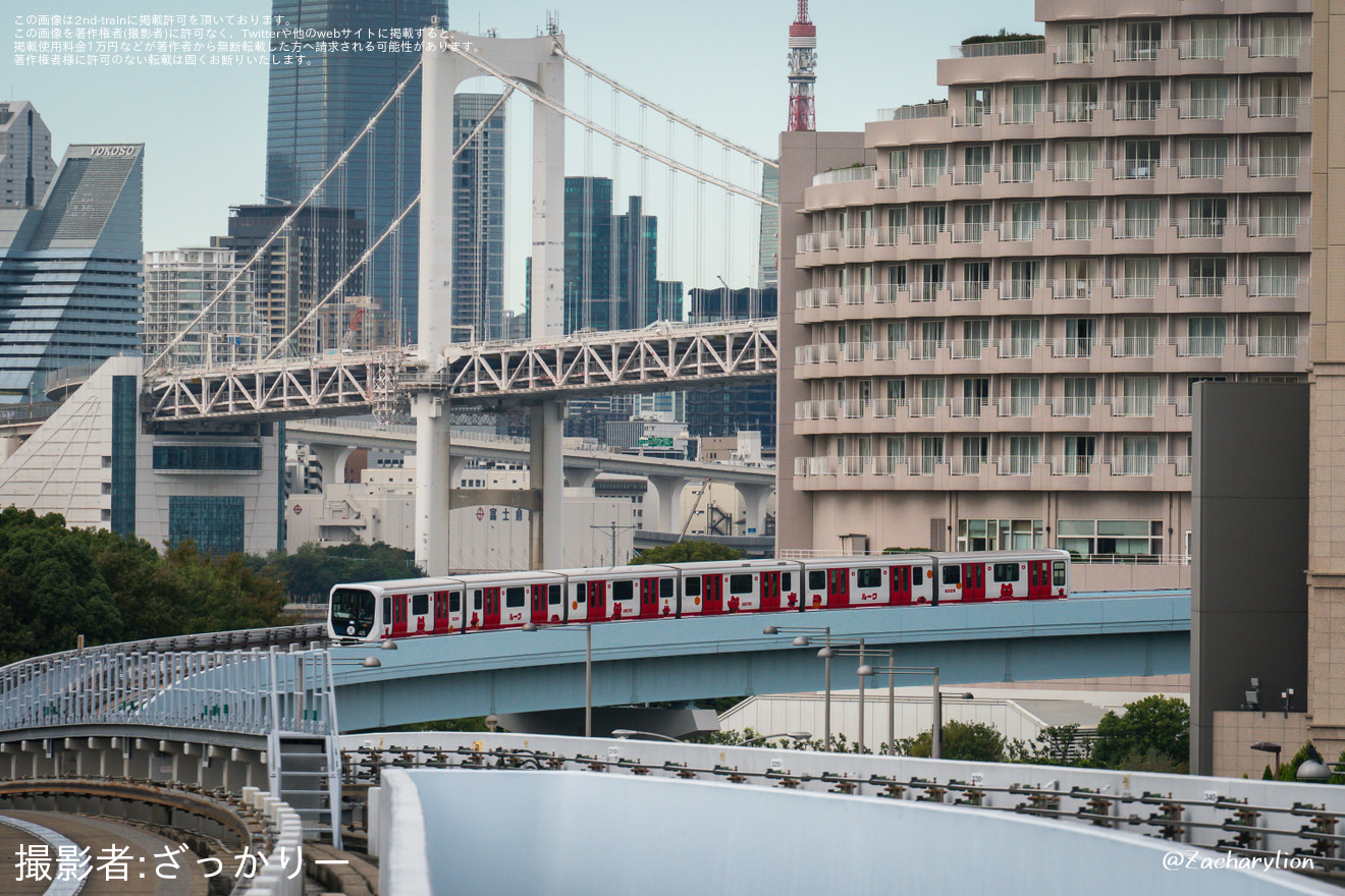【ゆりかもめ】「ゆりかもめ×アルバルク東京コラボラッピング列車」運行開始の拡大写真